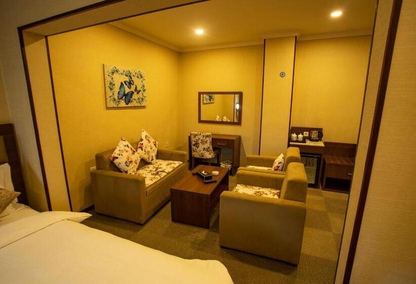 Люкс с Балконом, Halwachy