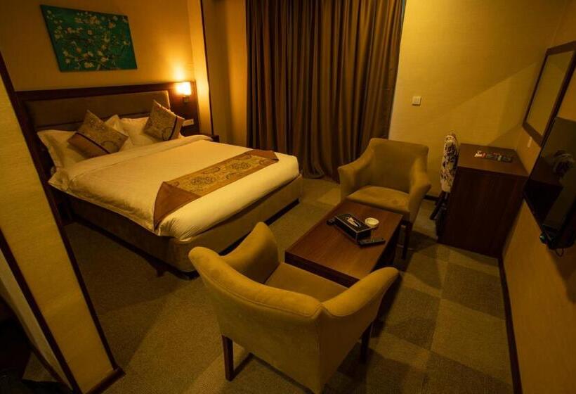 Номер Deluxe, Halwachy