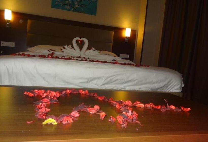 Номер Deluxe, Halwachy