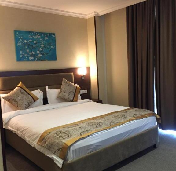 Номер Deluxe, Halwachy