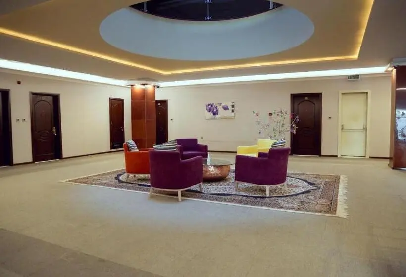 اتاق استاندارد سه نفره, Halwachy