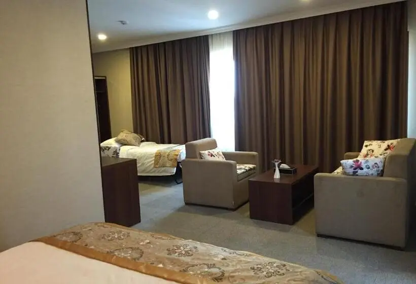 استودیو استاندارد با تخت کینگ, Halwachy