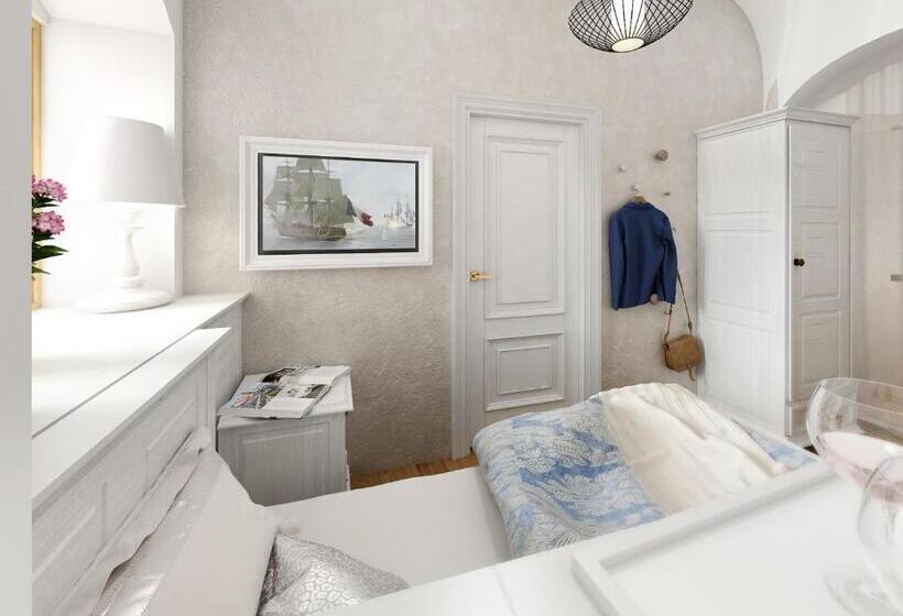 Quarto Estandar Individual com Sacada, Krumlovska Pohadka