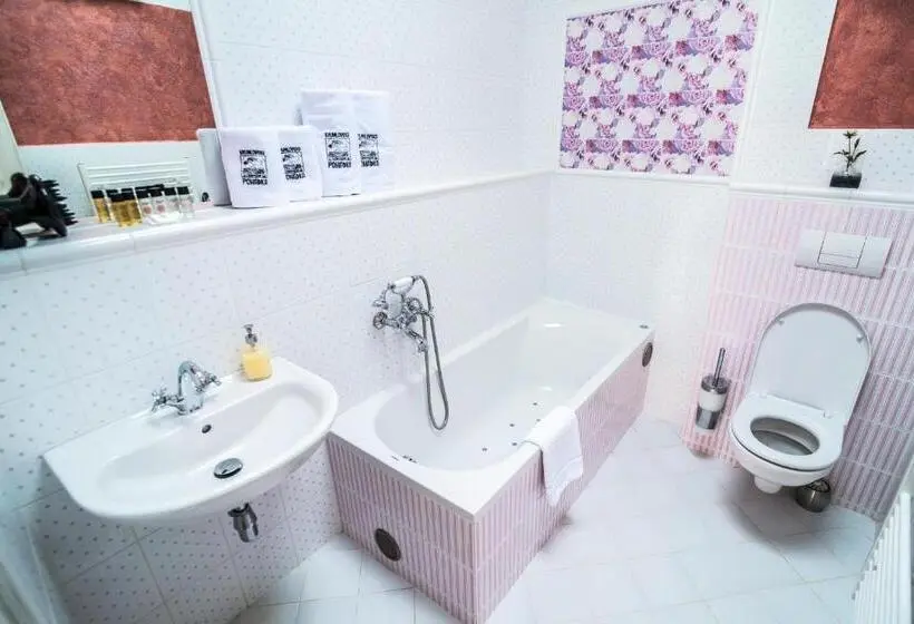 اتاق لوکس سه تخته, Krumlovska Pohadka