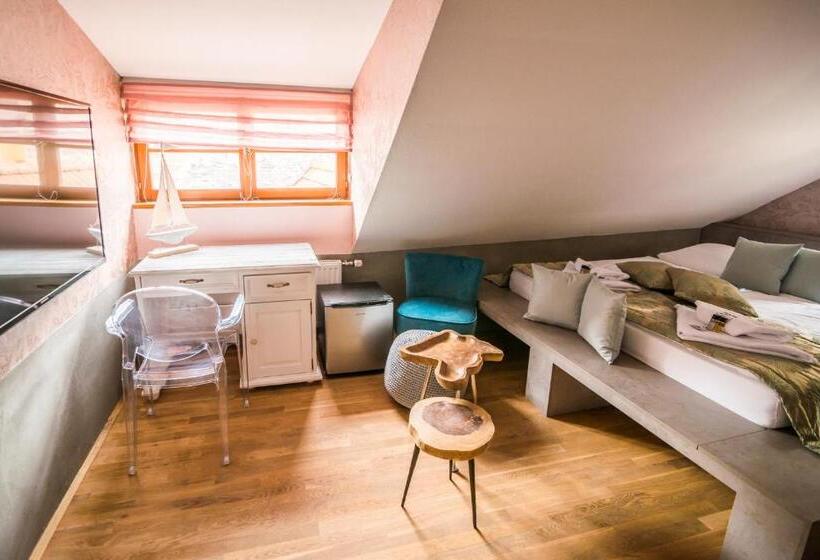 Quarto Deluxe com Sacada, Krumlovska Pohadka