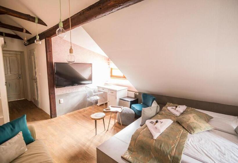 Quarto Deluxe com Sacada, Krumlovska Pohadka