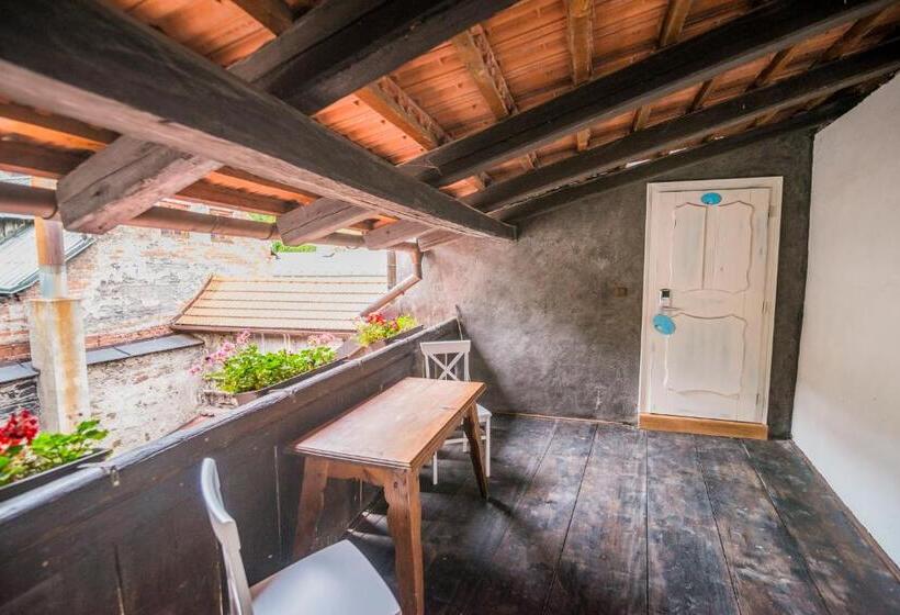 Quarto Deluxe com Sacada, Krumlovska Pohadka