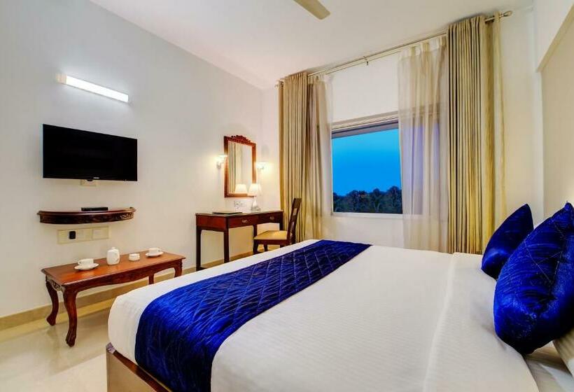 חדר קלאסי, Sterling Guruvayur