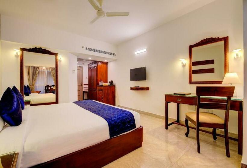 اتاق کلاسیک, Sterling Guruvayur