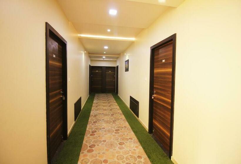 חדר דלוקס, Vraj Inn