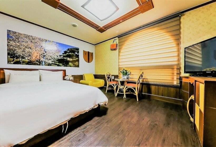 标准间, Pine Motel