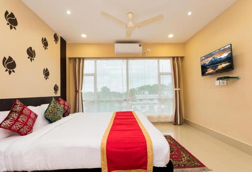 Deluxe Rum, Central Park, Siliguri