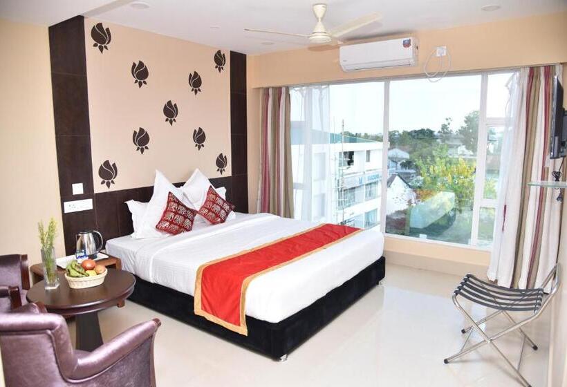 Deluxe Rum, Central Park, Siliguri