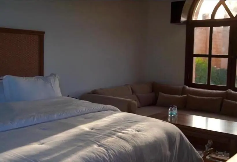バルコニー付きスタンダードルーム, Al Rehbah Farm Resort   منتجع مزرعة الرحبة