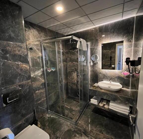 اتاق لوکس خانوادگی, Pereira Samsun