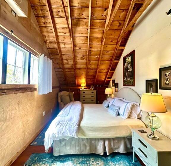 غرفة قياسية, Tapley Farm Charming Barn At Salt Water Farm