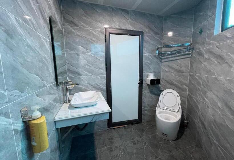اتاق لوکس با بالکن, Nhu Y Hotel Ha Giang