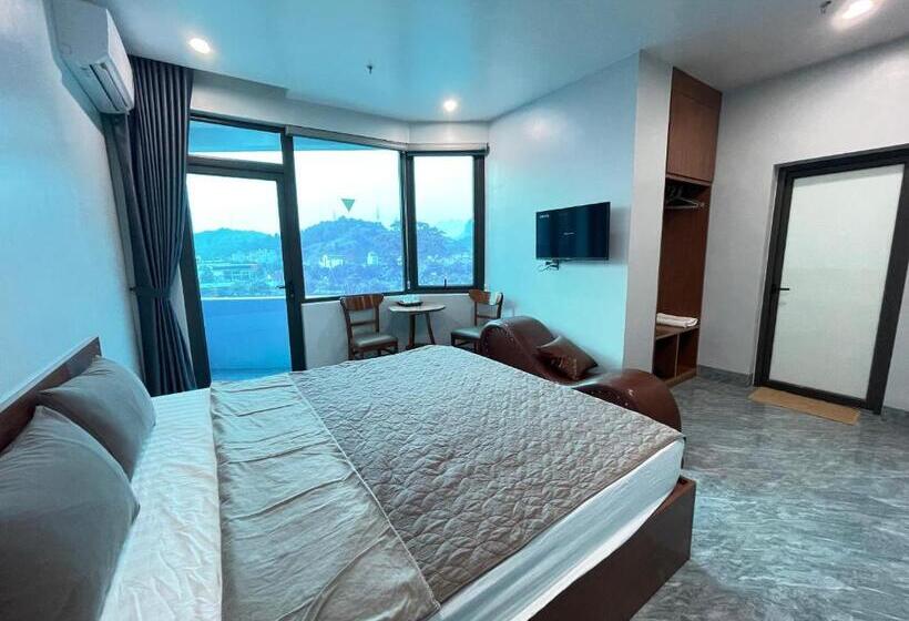 اتاق لوکس با بالکن, Nhu Y Hotel Ha Giang