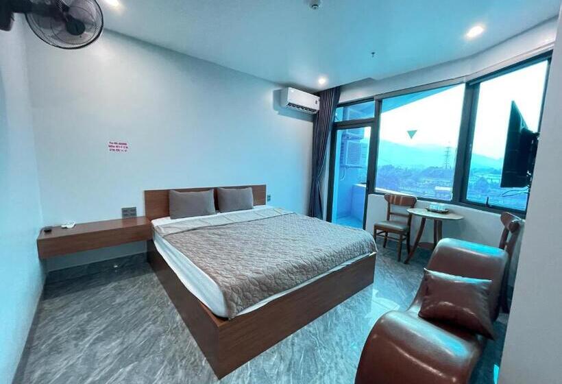اتاق لوکس با بالکن, Nhu Y Hotel Ha Giang