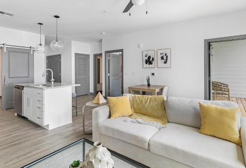 Апартаменты 1 Спальня, The Leo Apartments By Barsala