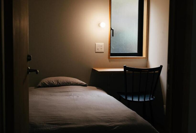 غرفة قياسية فردية, 紅花舎 Koukasha