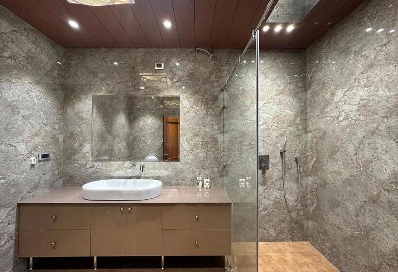 스탠다드 룸 킹사이즈 침대, Bhagya Homestay Royal Room Mohali S Best