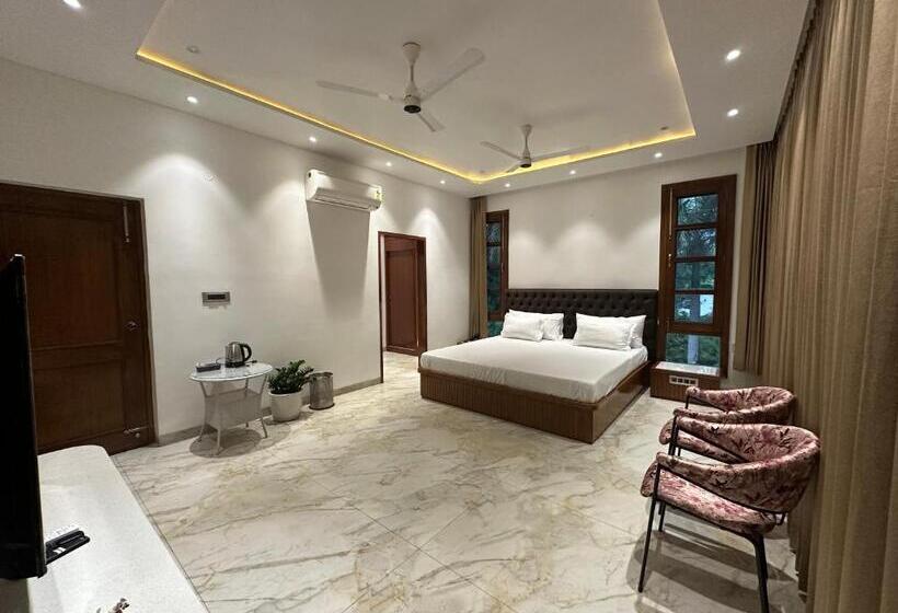 اتاق استاندارد با تخت بزرگ, Bhagya Homestay Royal Room Mohali S Best