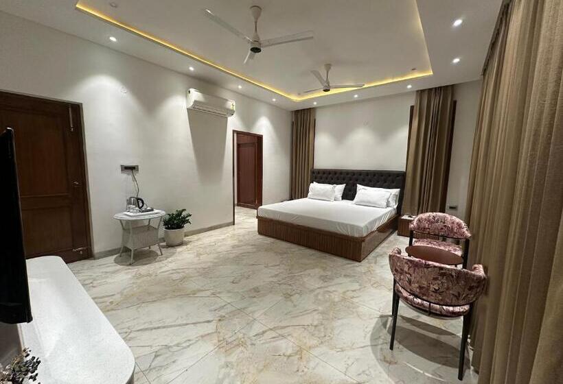 스탠다드 룸 킹사이즈 침대, Bhagya Homestay Royal Room Mohali S Best