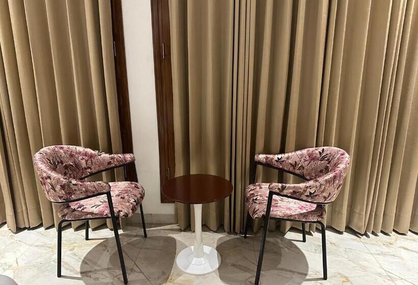 스탠다드 룸 킹사이즈 침대, Bhagya Homestay Royal Room Mohali S Best