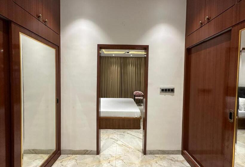 스탠다드 룸 킹사이즈 침대, Bhagya Homestay Royal Room Mohali S Best