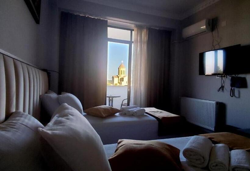 اتاق استاندارد با بالکن, Red Tower