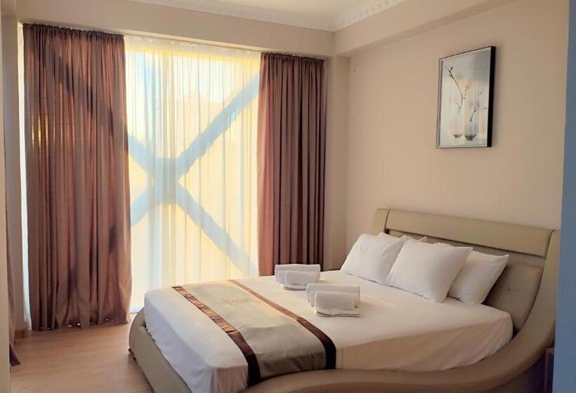 اتاق سوپریور, Red Tower