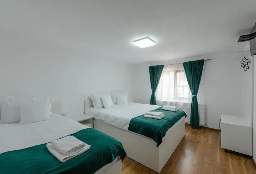 バスルーム共有のトリプルスタンダード, Casa Perla Vlădesei