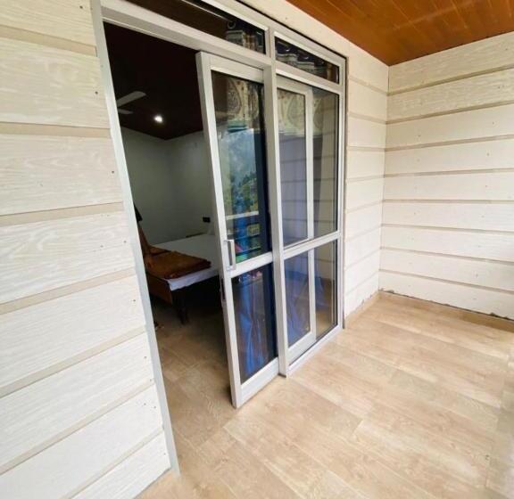 标准三人间, Sunshine Hill Resorts