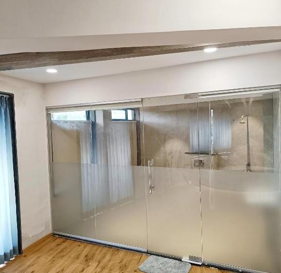 غرفة قياسية سرير كينج, Voyage Zo Lonavala