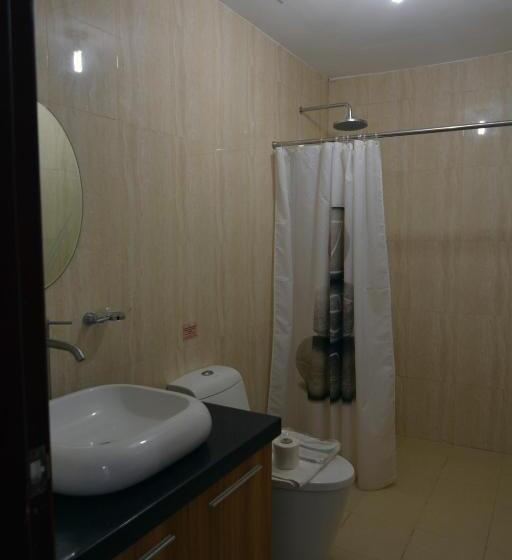 اتاق لوکس خانوادگی, Balai Condominiums