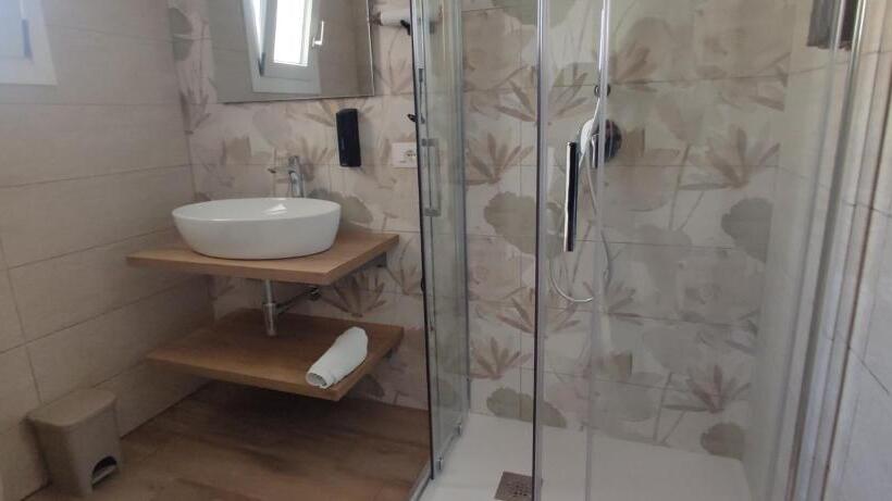 اتاق لوکس چهار تخته, Fevi Rooms