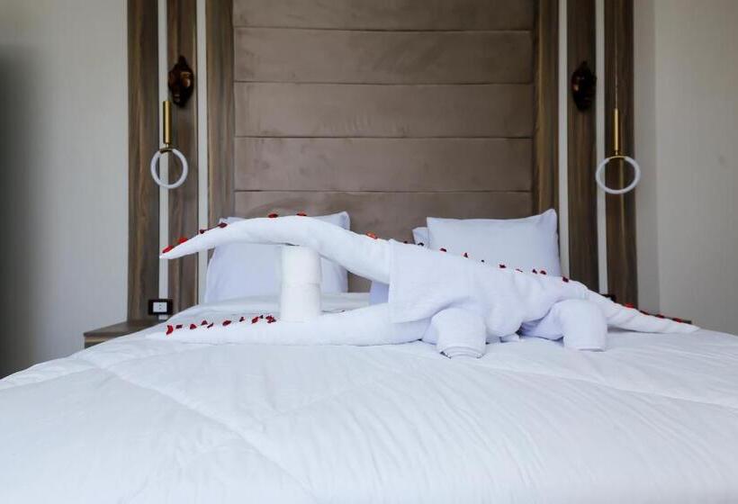 سوئیت جونیور با چشمانداز کوهستان, Imperial Pyramids Heights View