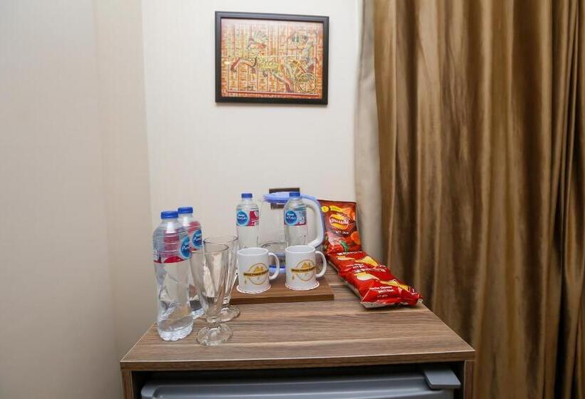 سوئیت جونیور با چشمانداز کوهستان, Imperial Pyramids Heights View