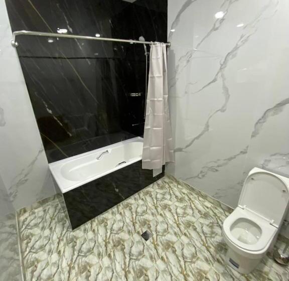 Habitació Triple Estàndard, Art Garden