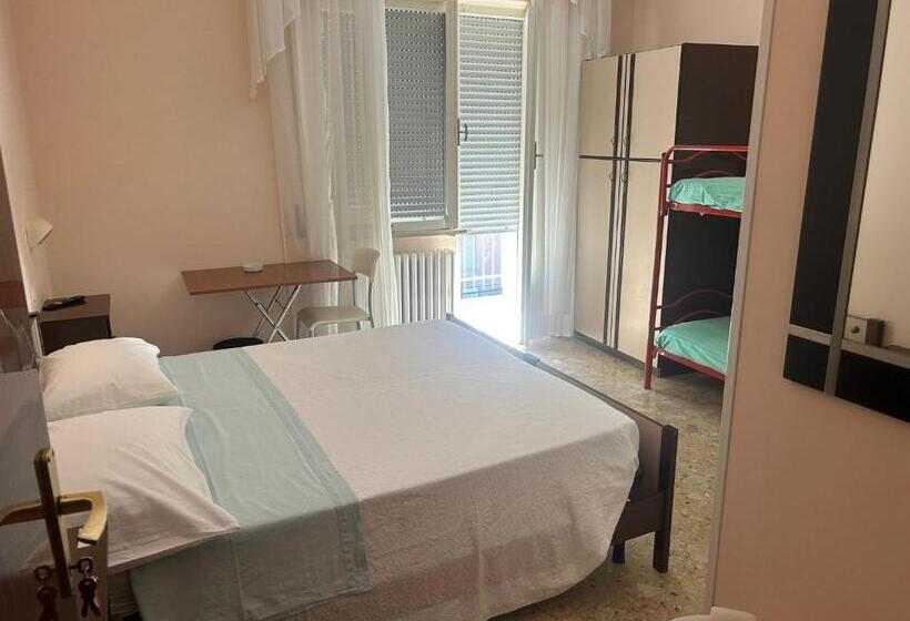 バルコニー付スタンダード4ベッドルーム, Pensione Vagnozzi