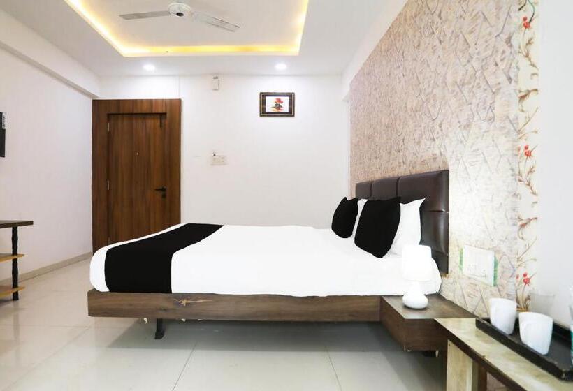 اتاق کلاسیک سه تخته, O Blossom