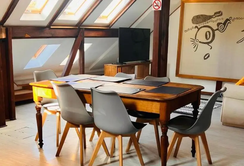 استودیوی استاندارد, Casona Montt 522   B&b