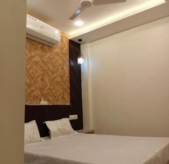 Номер Deluxe, Goroomgo Kshipra Guest House Ujjain