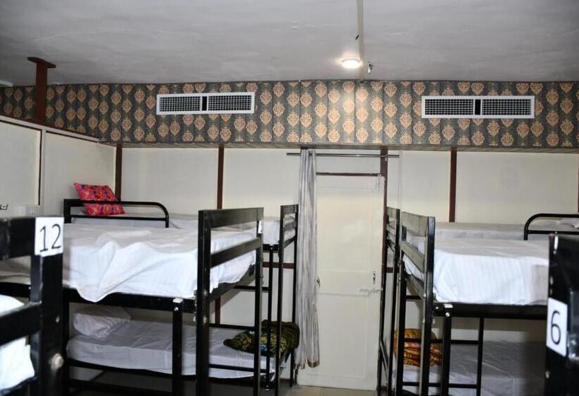 Кровать в Общей Комнате, Goroomgo Kshipra Guest House Ujjain