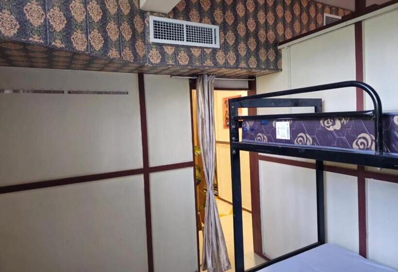 Кровать в Общей Комнате, Goroomgo Kshipra Guest House Ujjain