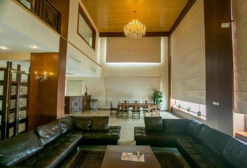 اتاق سوپریور, Lagos