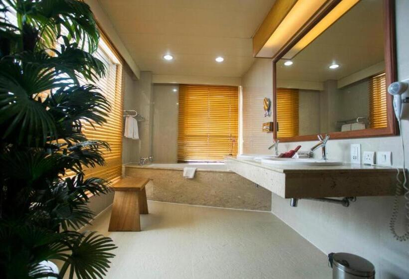 اتاق سوپریور, Lagos