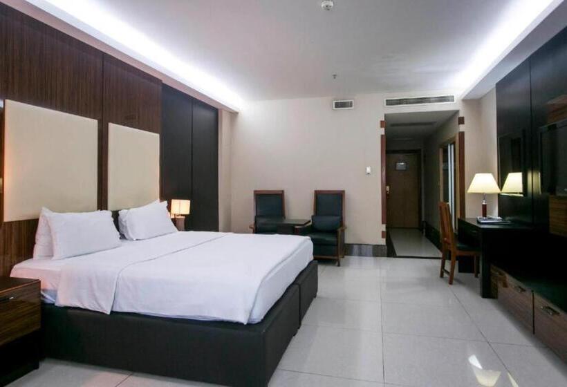 سوئیت با تخت بزرگ, Lagos