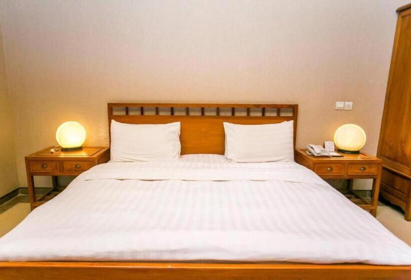 سوئیت با تخت بزرگ, Lagos